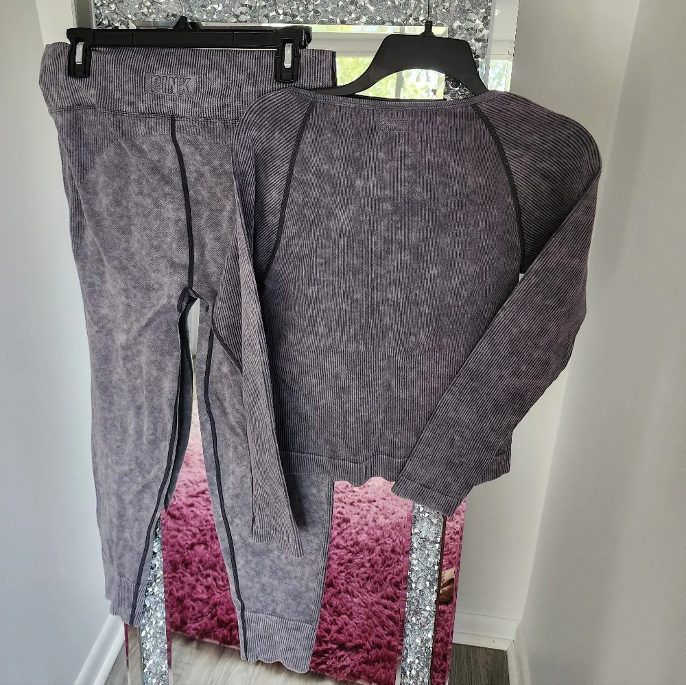 VS PINK Active Grey Ribbed Legging Outfit - Picture 3 of 6